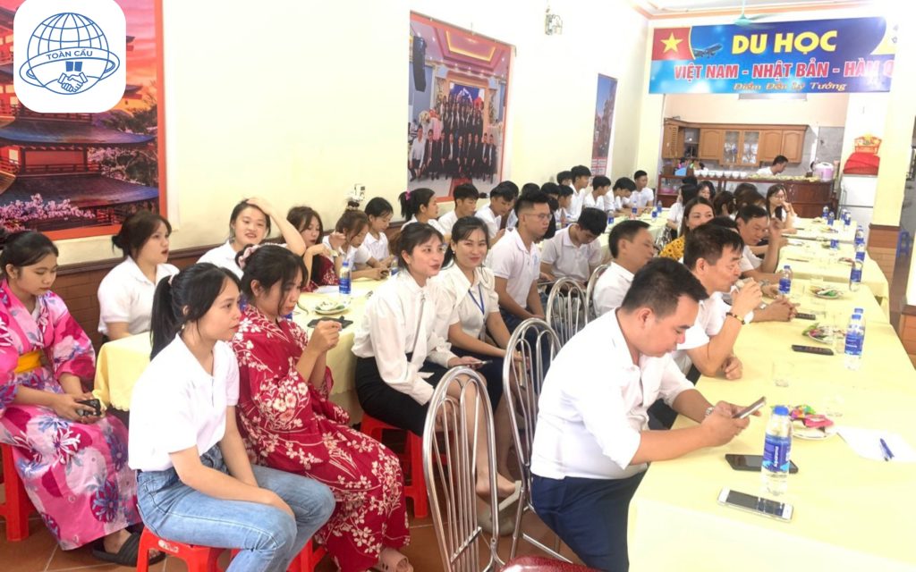 Các bạn học viên đăng ký nhập học tại Toàn Cầu Company